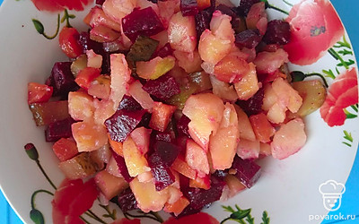 Перемешайте и посолите по вкусу.