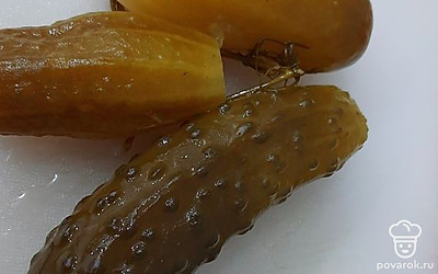 Овощи взять средних размеров. Все овощи отварить до готовности: картошку, морковь, свеклу.