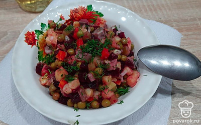 Смешать все ингредиенты, заправить подсолнечным маслом. При необходимости посолить.