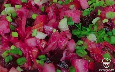 Можно добавить зеленый или красный лук. Приправить маслом подсолнечным, оливковым или майонезом. Соль, перец по вкусу. 