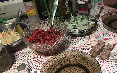 Подавайте винегрет к хорошему застолью.