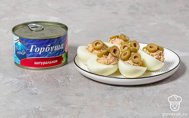 Яйца с рыбными консервами — Рецепт с фото