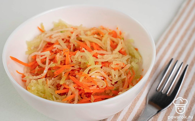 Простой овощной салат из зеленой редьки с морковью — Рецепт с фото