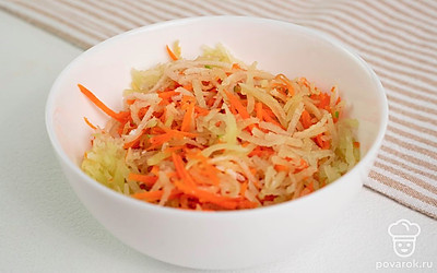 Добавьте майонез и еще раз перемешайте.