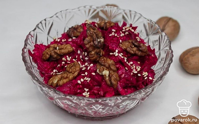 Полезный салат из свеклы с грецкими орехами — Рецепт с фото