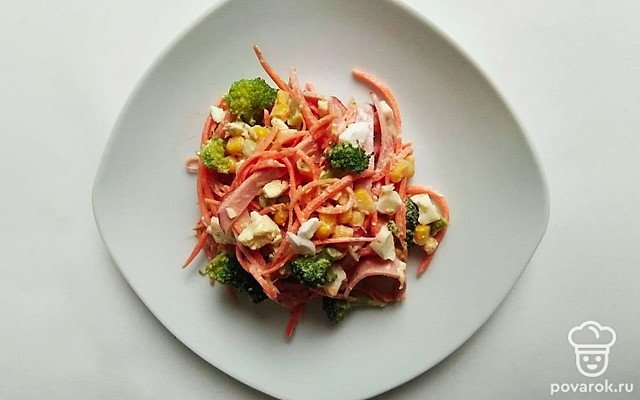 Популярный салат из брокколи с корейской морковью — Рецепт с фото