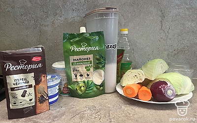 Подготовьте все ингредиенты. Помойте и почистите овощи.