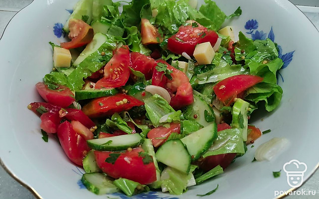 Овощной салат с сыром и зерновой горчицей — Рецепт с фото