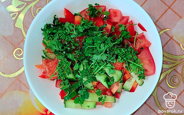 Полезный овощной салат с пикантной заправкой — Рецепт с фото