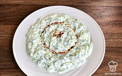 Подавать, посыпав перцем.