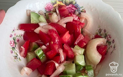 Перед подачей посыпьте нарезанным зеленым луком.