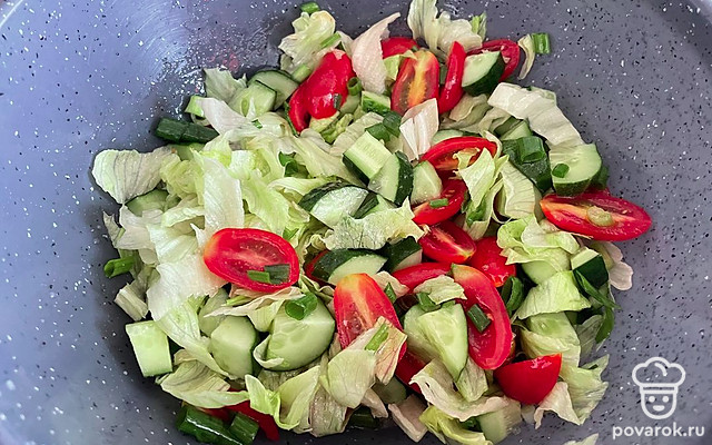 Салат «Витаминка» с зеленым луком — Рецепт с фото