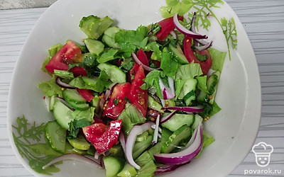 Сочный и полезный салат готов! Приятного аппетита! 