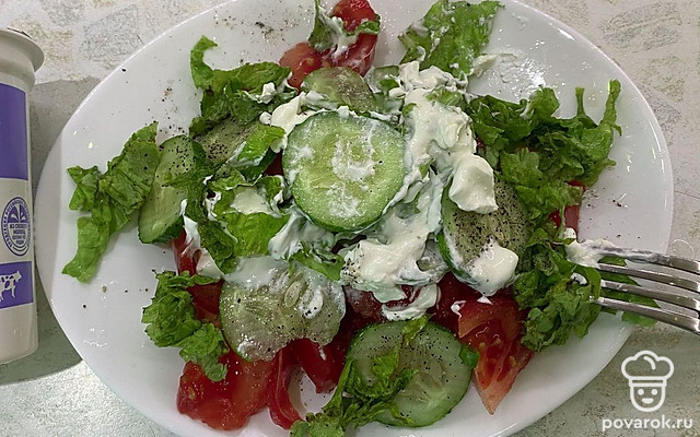 Летний салат со сметаной — Рецепт с фото