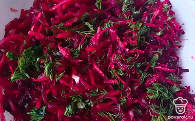 Добавьте свежую зелень укропа, если есть.