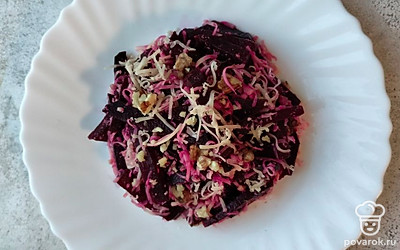 Вкусный, простой и полезный салат готов.