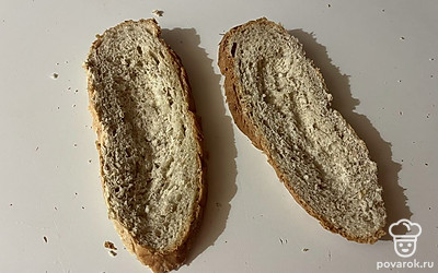 Мякиш хлеба слегка утрамбуйте пальцами. 