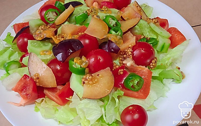 Подавайте салат к мясу или рыбе.