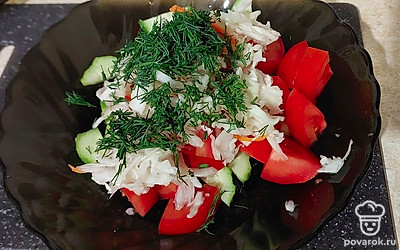 Добавить укроп,имасло,исоль и тщательно перемешать.