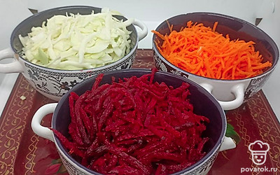 Овощи нашинковать. 