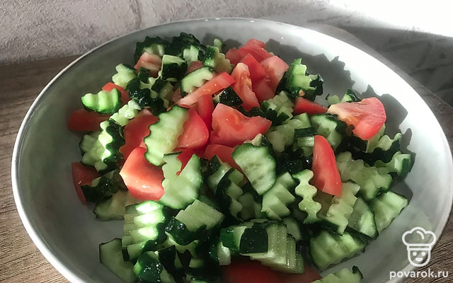 Хрустящий салат из свежих овощей с оливковым маслом — Рецепт с фото