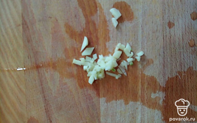 Смешать все ингредиенты, добавить прованские травы, итальянские травы, перец, соль, чеснок.